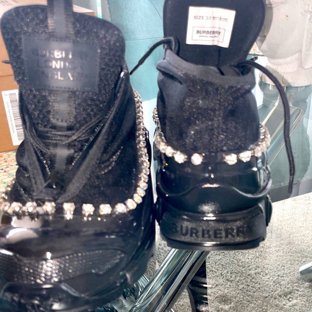 These are  Burberry Arthur with Rhinestone size 37 worn only once original box